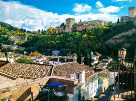 Apartamentos Alhambra, hotell Granadas huviväärsuse Paseo de los Tristes lähedal