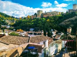 Apartamentos Alhambra, hotel perto de Paseo de los Tristes, Granada