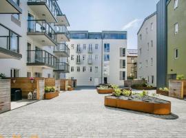 Luxury New Apt in Downtown (83 sqm), place to stay in Reykjavík