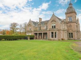 Woodside House, hotel with parking in Arbroath