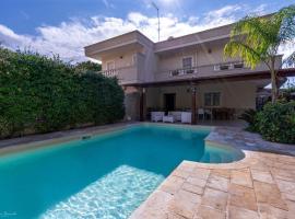 YCH-Villa ANGELINA IN PUGLIA A POCHI PASSI DAL MARE، فندق في بولسانو