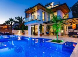 Villa Phi with heated indoor pool, ξενοδοχείο στο Κας