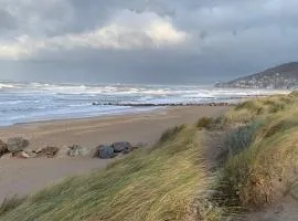 VILLA 600m de la plage calme Location possible à partir de 3 nuitées, pouvant accueillir 6-8 pers Activités nautiques randonnée vélo pêche golf casinos