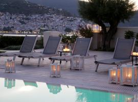 Skopelos Village Hotel، فندق في سكوبيلوس تاون