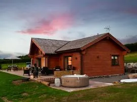 Cuddfan Lodge on a Beautiful Lake