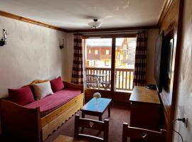 Les Alpages location appartement 202, hotel in Lanslebourg-Mont-Cenis