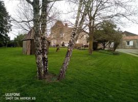 Logis médiéval entre puy du fou et marai poitevin, hotel in Antigny