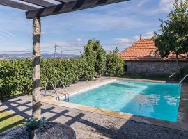 Pequena Casa rústica com piscina – hotel w mieście Penafiel