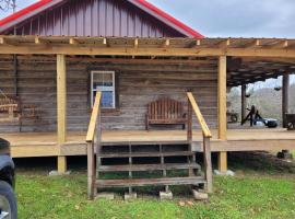 Mountain Memories Cabin Rental, perehotell sihtkohas Booneville