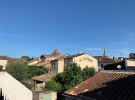 Maison cosy cœur de bastide+ cour + vue sur toits, semesterhus i Eymet