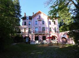 Saint-Pierre-dʼArgençon에 위치한 호텔 Hotel La Font Vineuse & Spa