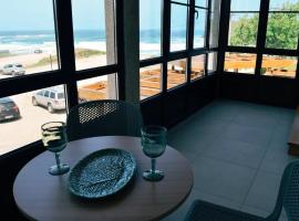 APARTAMENTOS LAS OLAS BY PANTIN，巴爾多維尼奧潘廷海灘（Pantín Beach）附近的飯店