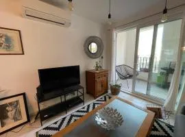 Spacious seaview Sliema Apt, steps from Valletta Ferry