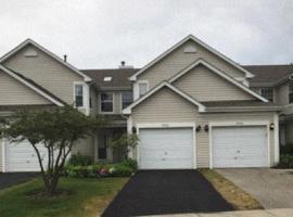 Family Home - 2 bedroom, kitchen, 1.5 bath, holiday rental in Waukegan