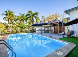 Bush Village Holiday Cabins, cheap hotel in Airlie Beach