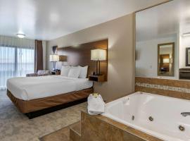 Best Western PLUS Lake Front Hotel, хотел в Моузъс Лейк