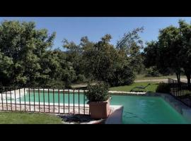 La Casona de Requijada a 6km de Pedraza con Piscina, hotel en Requijada