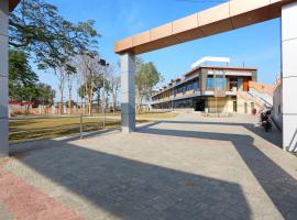 OYO Prakash Farm, hotel in Ol