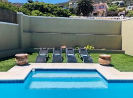 Whale Bay Villa, holiday home in Fish hoek