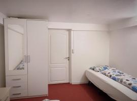 Room in Apartment - Beautiful Accomodation near by Central of Copenhagen, hotel v mestu Rødovre
