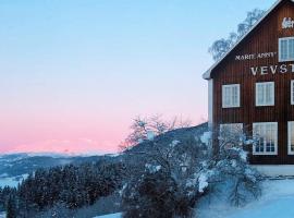 5 person holiday home in Lomen, semesterhus i Løken