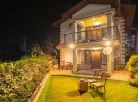 StayVista by Harmony Villa - Cosy Abode with contemporary-styled-décor, hytte i Bhimtal