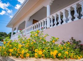 Athara's Apartment, Hotel am Strand in Praslin