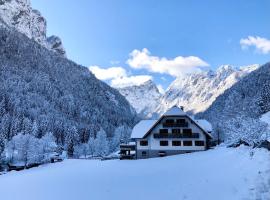 Govc-Vr&scaron;nik, hotel with parking in Solčava