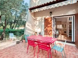 Traditional house in a calm residence in Sanary-sur-Mer - Welkeys