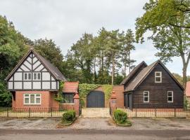 Beautiful English Villa with hottub, hotel a Zuidwolde