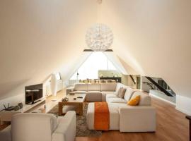 Family villa near the IJsselmeer and forrest with 5 bathrooms, maison en bord de lac à Rijs