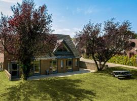 Family villa near the IJsselmeer and forrest, casă de vacanță din Rijs