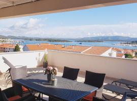 Apartments Marti, self catering accommodation in Murter