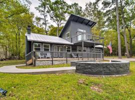 Cozy Cape Royale Cottage with Stone Fire Pit!, vacation home in Coldspring