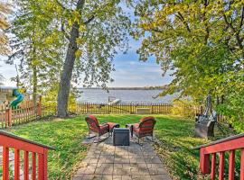 Lakefront Home with Game Room, Theater and Dock!, hotel in Fox Lake