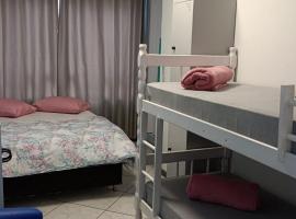 SAXÔNiA HOTEL, hotel i Balneário Camboriú