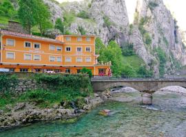 Hostal Poncebos, casa de hóspedes em Poncebos