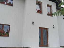 Casa Mucenic, viešbutis mieste Peştişani