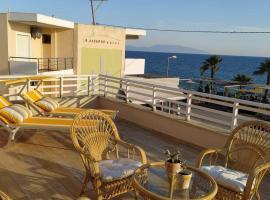 Suite in front of the sea, hotel in Néa Thésis