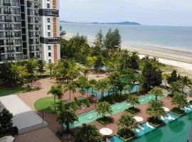 Studio with Privacy Balcony and NETFLIX at TimurBay Sea Front Residence