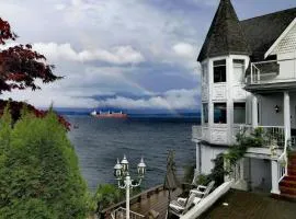 Walkon Waterfront Castle Cove Inn