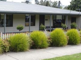 Belford House, holiday home in Myrtleford
