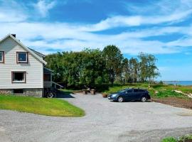 9 person holiday home in Fj rtoft, hotel with parking in Fjørtoft