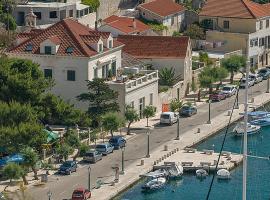 Apartments Pipo, hotel u gradu Pučišća