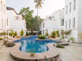 Snowdrop- Exquisite 3BHK Villa with Pool- Candolim By StayMonkey, vil·la a Calangute