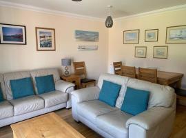 Cheerful 3 bedroom home close to beach and High St, hotel Sheringhamben