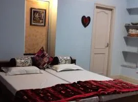 "Nain's Kunj" A Traveller's Home