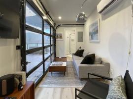 The Hideaway on Tacketts - Shipping Container, pet-friendly hotel in Hurricane