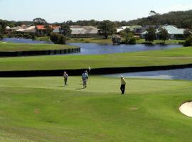 Horizons Golf Club Villa 126, hotel con campo de golf en Salamander Bay