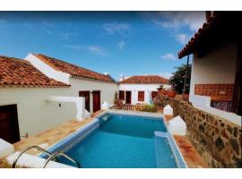 Rural house in the north of Tenerife, hotel i Las Toscas
